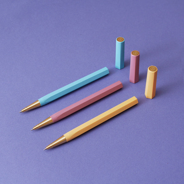 Pero ystudio Ocean Sustainable / Více barev