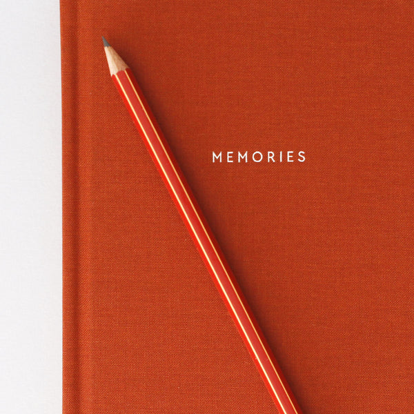Deník v knižní vazbě / Memories